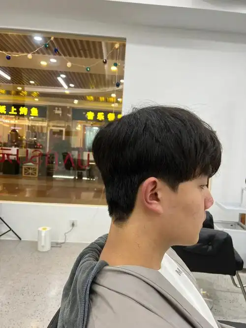 如何剪出这样好看的后脑勺