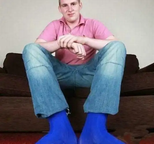 想不通了,难道大脚男人看起来特别有男人味?