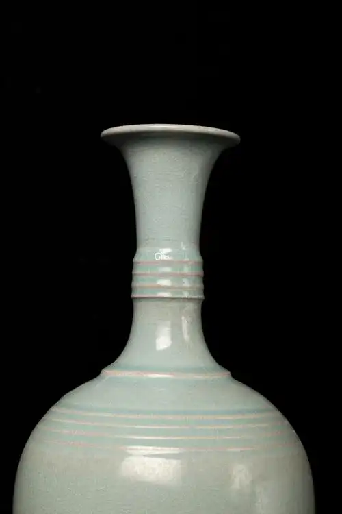 宋代汝窑长径瓶