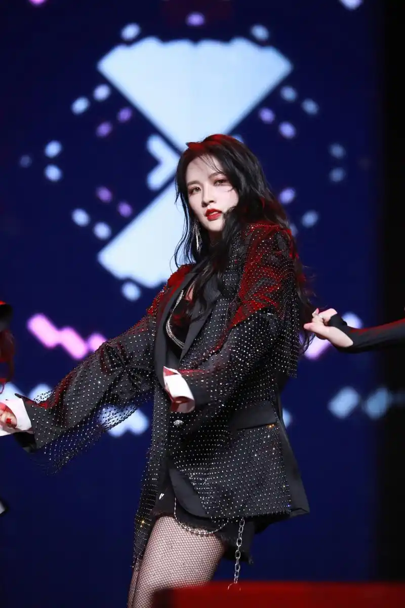 刘些宁舞台的生图