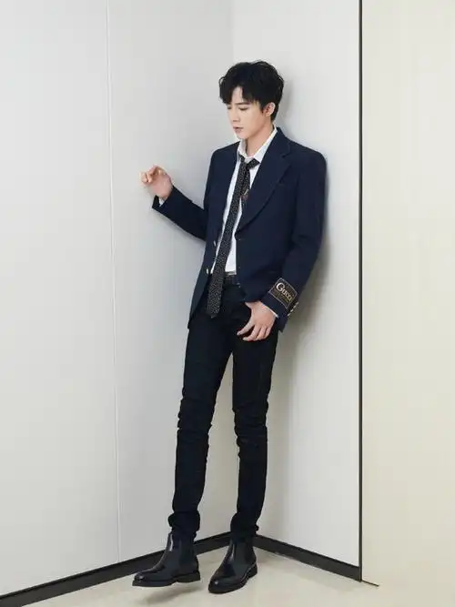 刘宇宁的身材真的超绝!满屏的细腰长腿,清秀俊朗又尽显温柔帅气