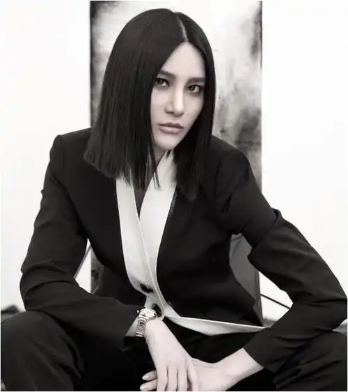 作为2005超女第四名的辉煌起点,一曲《你一定要幸福》使她在全国范围