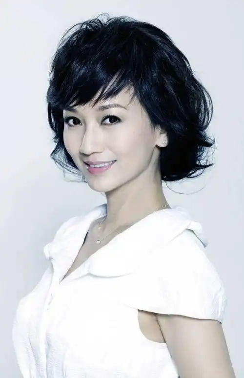 p>赵雅芝(angie chiu),1954年11月15日出生于中国香港九龙半岛,祖籍