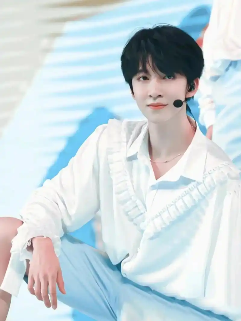 贺峻霖个人简介(后面有彩蛋)