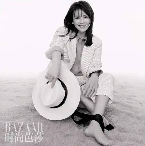 刘涛时尚芭莎十二月刊牛奶纱封面