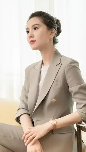 国内这几位女星的西装造型蛮好看的!