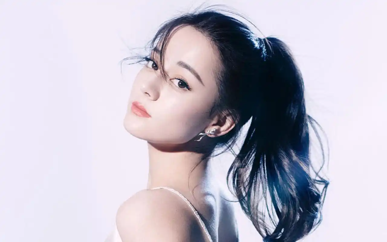 美女明星迪丽热巴壁纸时尚养眼的胖迪