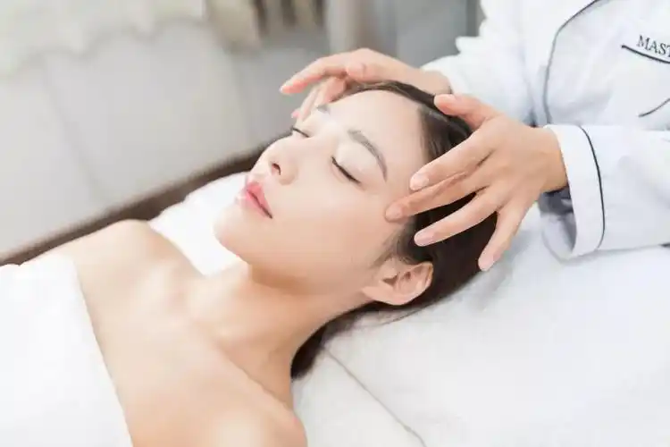 "刷毛极细能够深入毛孔清洁肌肤"是洗脸仪器类产品善用的广告词.