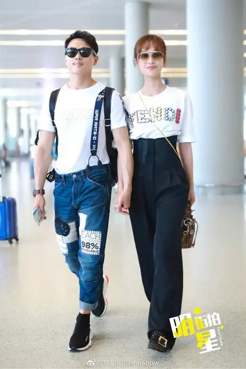 蓝盈莹裤子直接穿到胸口,腿比男友的还长10公分,网友:真会玩!