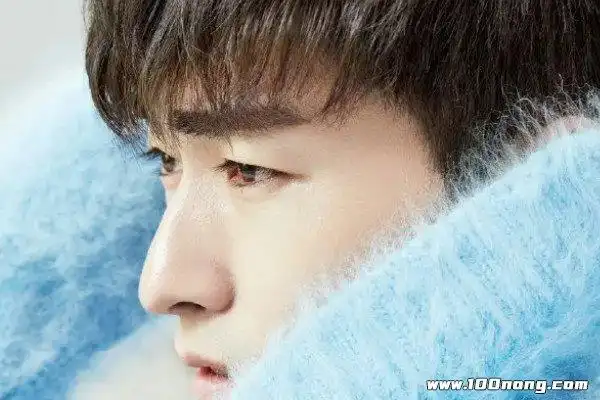 有一些无聊的网友把张翰的眼睛给p的满脸都是,看起来就非常的不舒服