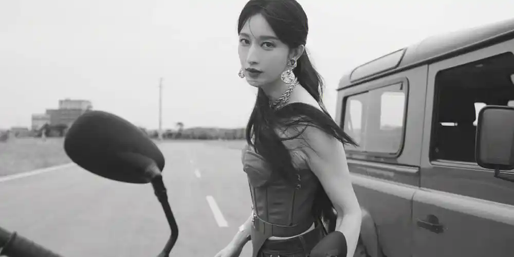 骑上摩托的张俪就是最帅的