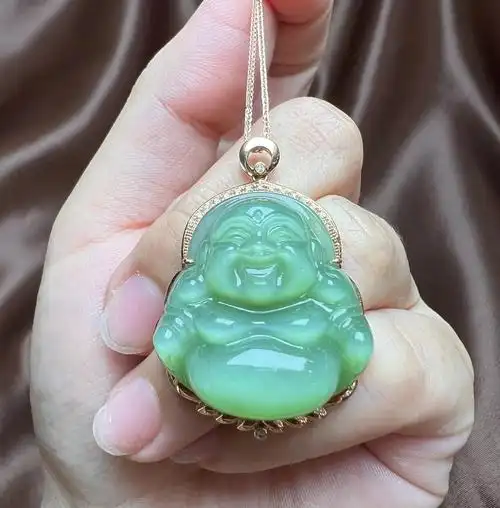 国庆节挂件金挂件18k镶嵌玉佛新品碧玉猫眼吊坠颈饰