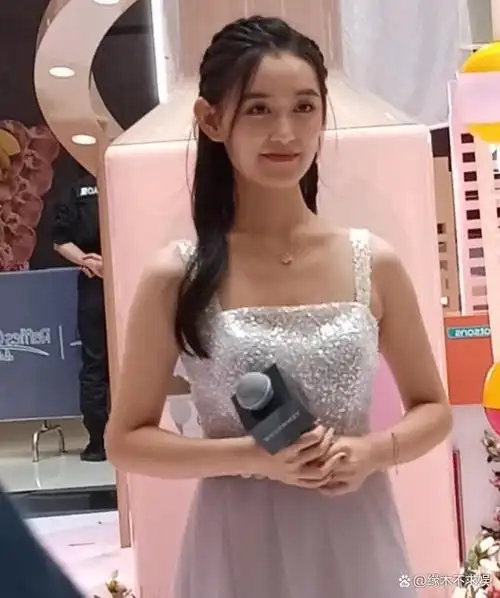 162cm的蒋依依现实中多高看到生图网友和精修差别太大