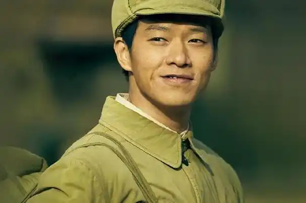 今天我要聊的就是电影《志愿军:雄兵出击》以及其中的主演黄晓明