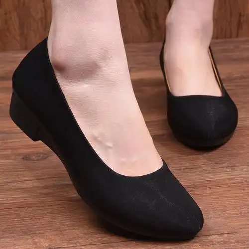 老北京布鞋女新款上班防滑软底小黑色工作鞋平底女士酒店广场舞鞋