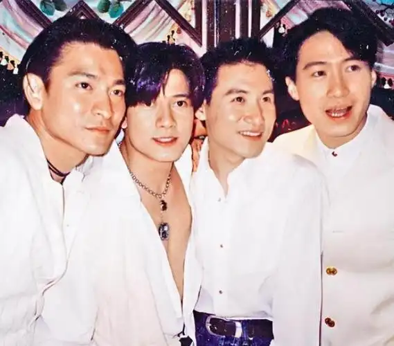 甫一归来,他便以其惊人的歌唱实力与舞技,与黎明,张学友,刘德华三位