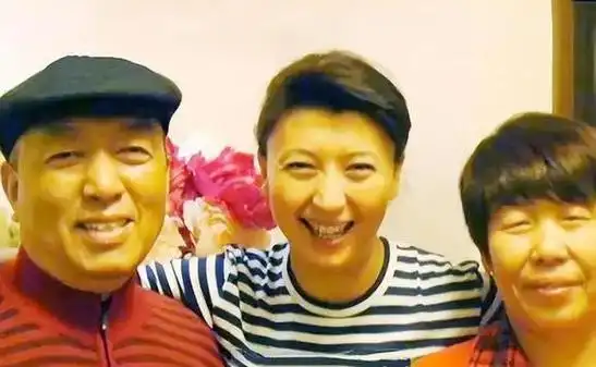 国家一级演员的她,曾亲手拔掉父亲氧气管,如今和二婚老公很幸福|林越