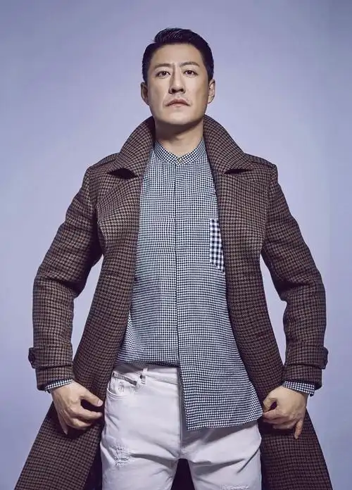 解析:从演艺生涯看明星代言与市场趋势 于震,中国内地实力派男演员,以