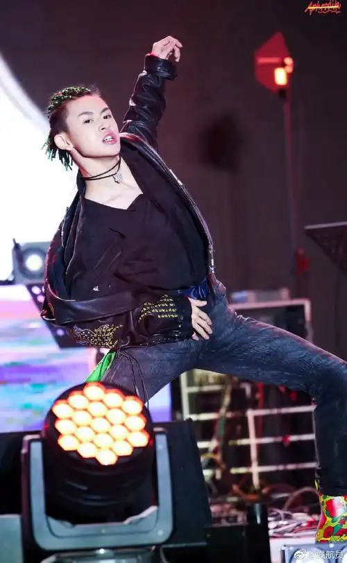 小鬼王琳凯锁骨合集~啊啊啊啊啊啊性感锁骨在线撩人!