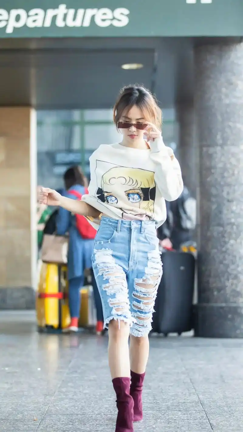 夏天来了#蔡依林 #机场穿搭 - 抖音