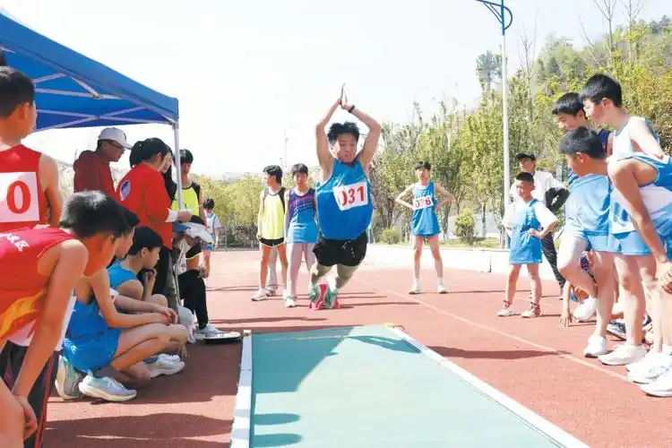 十堰经开区举办首届中小学运动会-荆楚网-湖北日报网