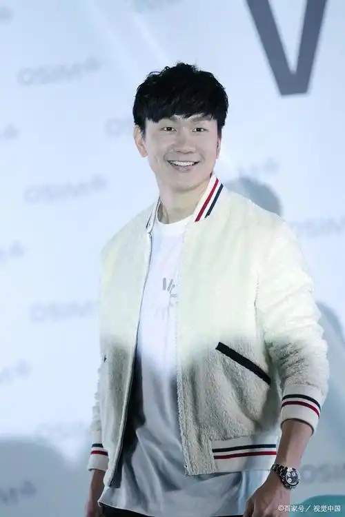 三巨头齐聚周杰伦王力宏林俊杰惊喜现身为陶喆演唱会送花篮