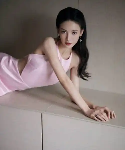 金晨太瘦被说"病态":女艺人胖了被diss,瘦了也被diss,太难了_身材