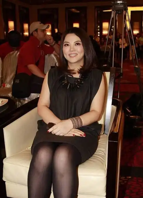 李湘生了王诗龄之后更是胖的一发不可收拾,在出席自己制作的电视剧