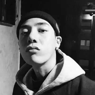 木兮:成熟魅力大叔黑白头像/这人间疾苦