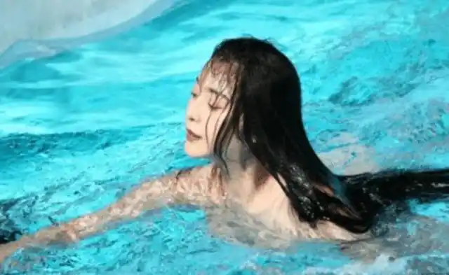有种肥而不腻叫范冰冰看到她的泳装照网友李晨后悔没