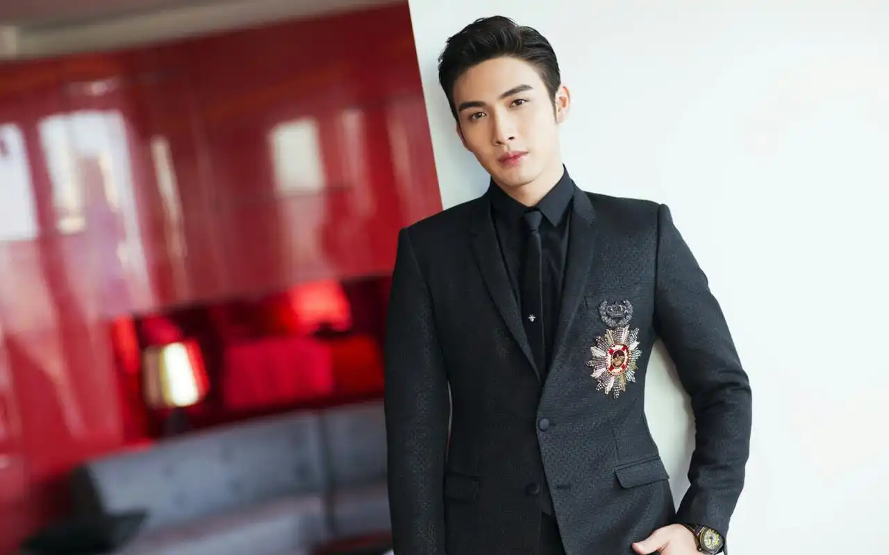 儒雅型男张彬彬帅气逼人写真桌面壁纸