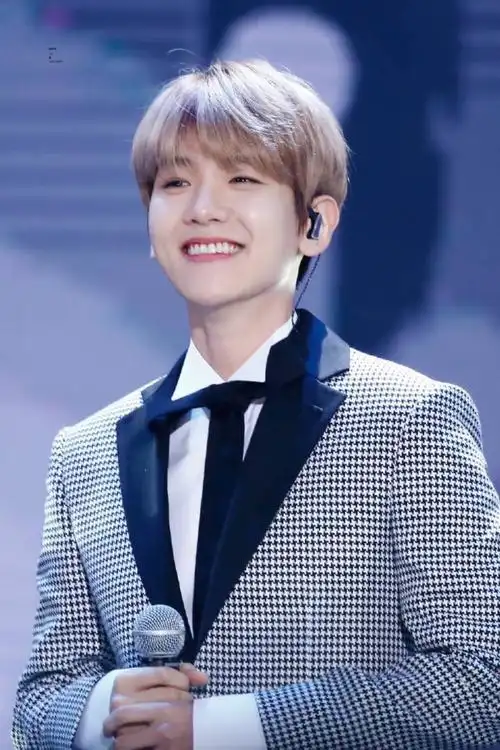 全世界最甜的笑 .边伯贤.exo