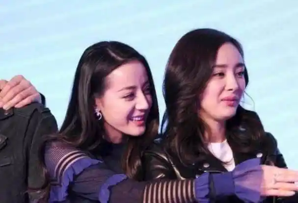 鞠婧祎喜欢他8年,迪丽热巴见到他就害羞,他的魅力到底有多大?