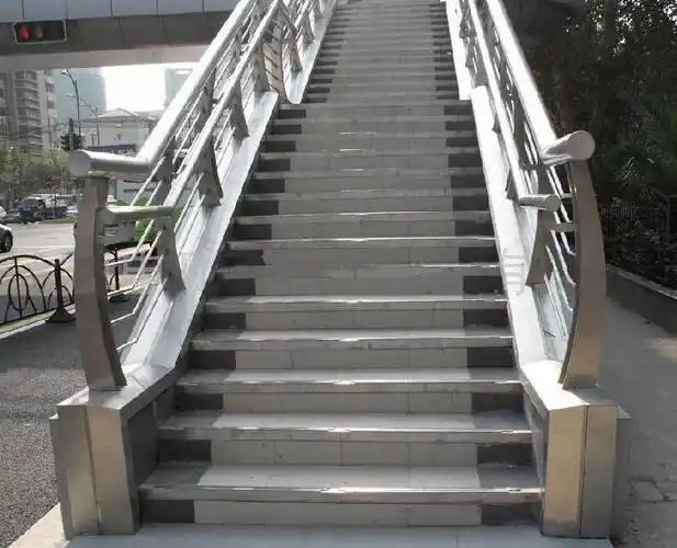 供应不锈钢扶手,长沙楼梯扶手,商场扶手,扶手,专业施工安装