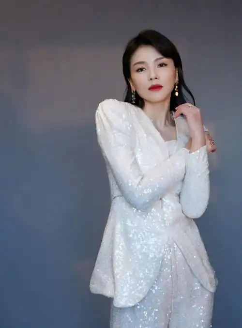 刘涛亮片西装知性气质写真图片