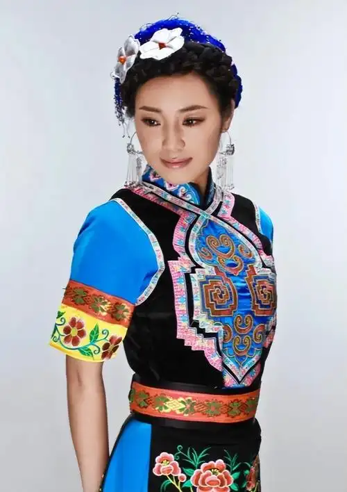 回顾歌手云朵18岁拜师刀郎和师父情同父女对家乡四川一往情深