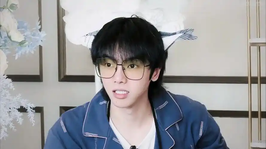 华晨宇壁纸花式魅力火力全开与生俱来的魅力无法抵挡