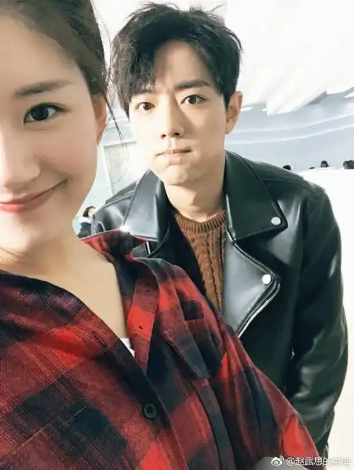 赵露思凭什么一举拿下你们众人的老公她凭什么