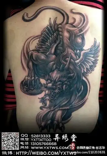 男人后背时尚很酷的黑灰貔貅纹身图案