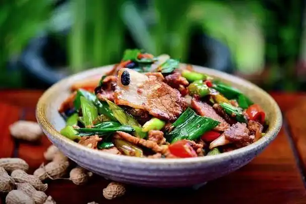 四川的特色菜:回锅肉,味道独特,咸鲜辣香