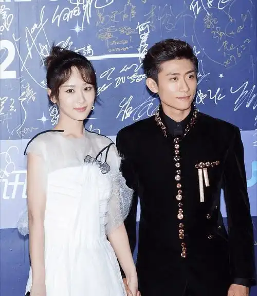 张一山被爆疑似有新恋情,女方正面曝光,面容姣好身材高挑_杨紫_消息