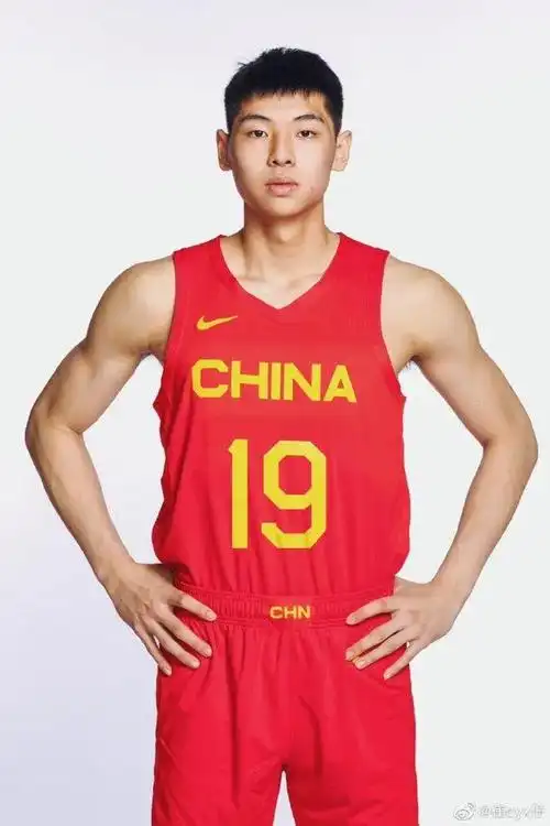 身高:2.01米臂展:2.