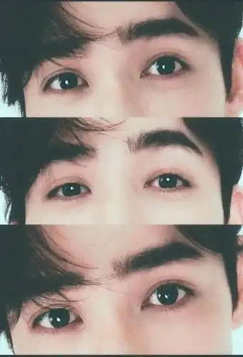 眼睛是典型的双眼皮桃花眼,更少年感一些,而梁朝伟的眼睛更男人味一些