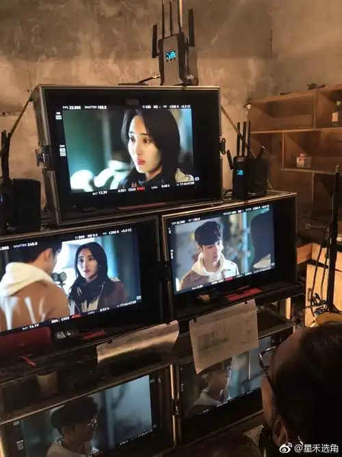 [张艺兴][新闻]180307 《黄金瞳》剧组探班 艺兴在剧组的趣事大公开