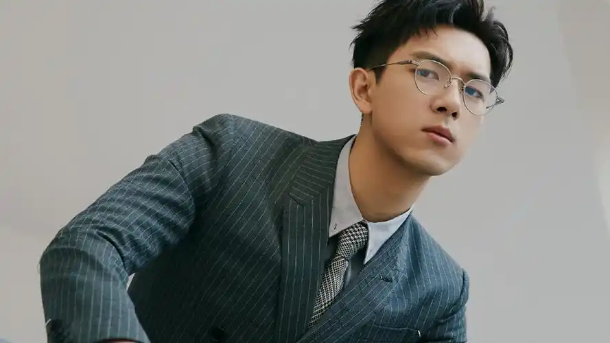 李现明星风尚壁纸5