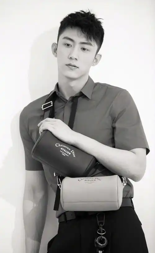 黄景瑜运动休闲风帅气写真