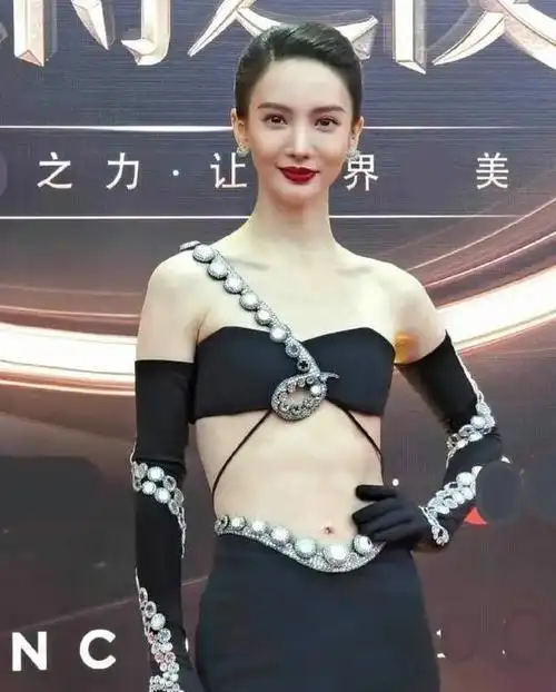 金晨作为一位年轻的演员,常常受到关注.