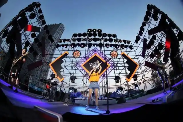 大连音乐节场地布置搭建-灯光音响设备出租