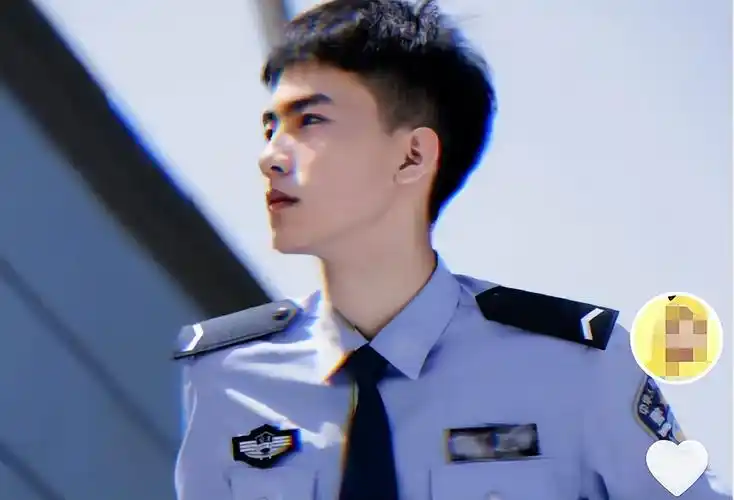 中国人民公安大学校草走红,撞脸"朴宝剑",果然帅的都上交了