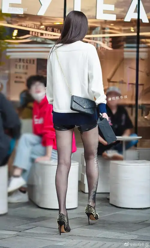 字母长筒袜搭配铆钉高跟鞋性感漂亮